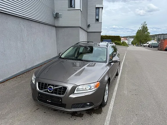 Volvo V70 2010 photo 5