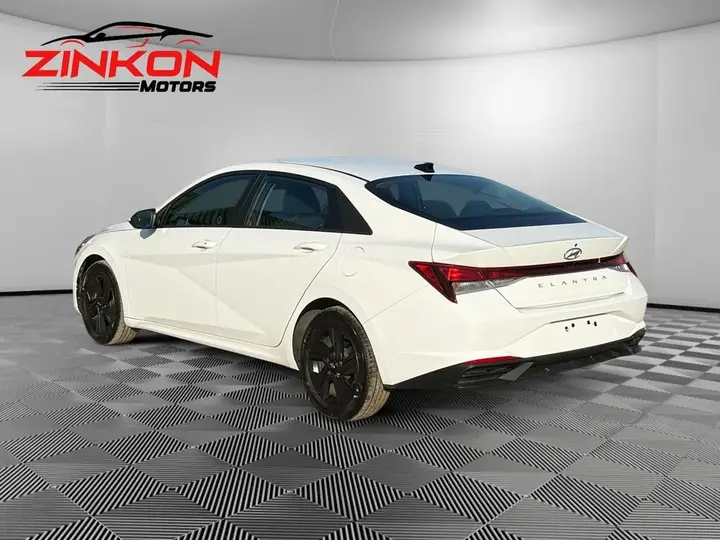 Hyundai Elantra 2022 photo 3