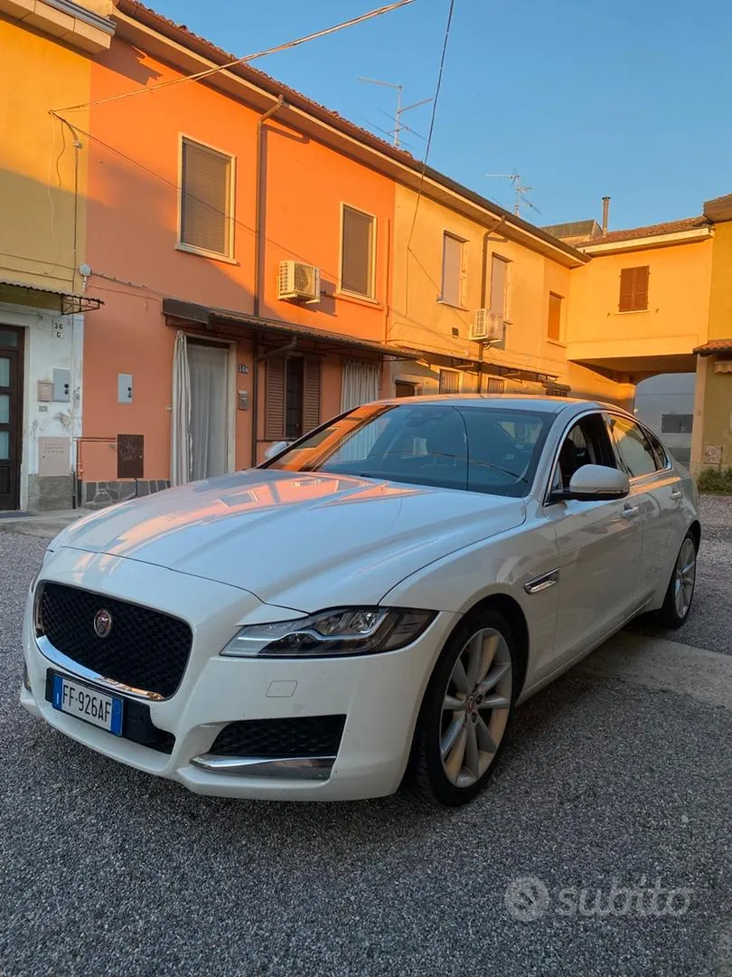 Jaguar Xf 2016 photo 2