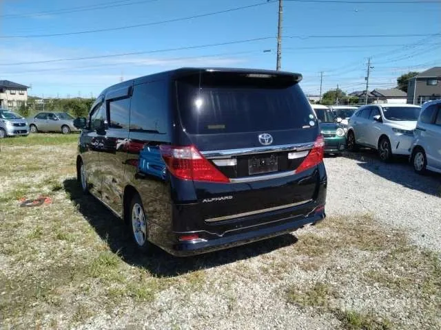 Toyota Alphard 2013 photo 3