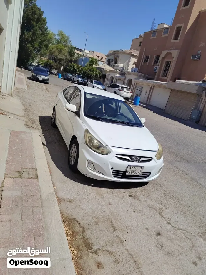 Hyundai Accent 2012 photo 2