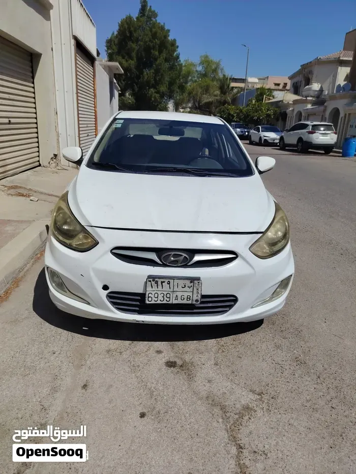 Hyundai Accent 2012 photo 4