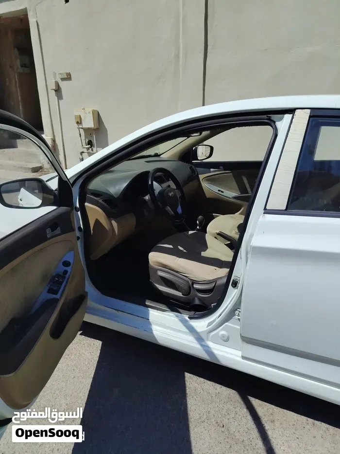 Hyundai Accent 2012 photo 3