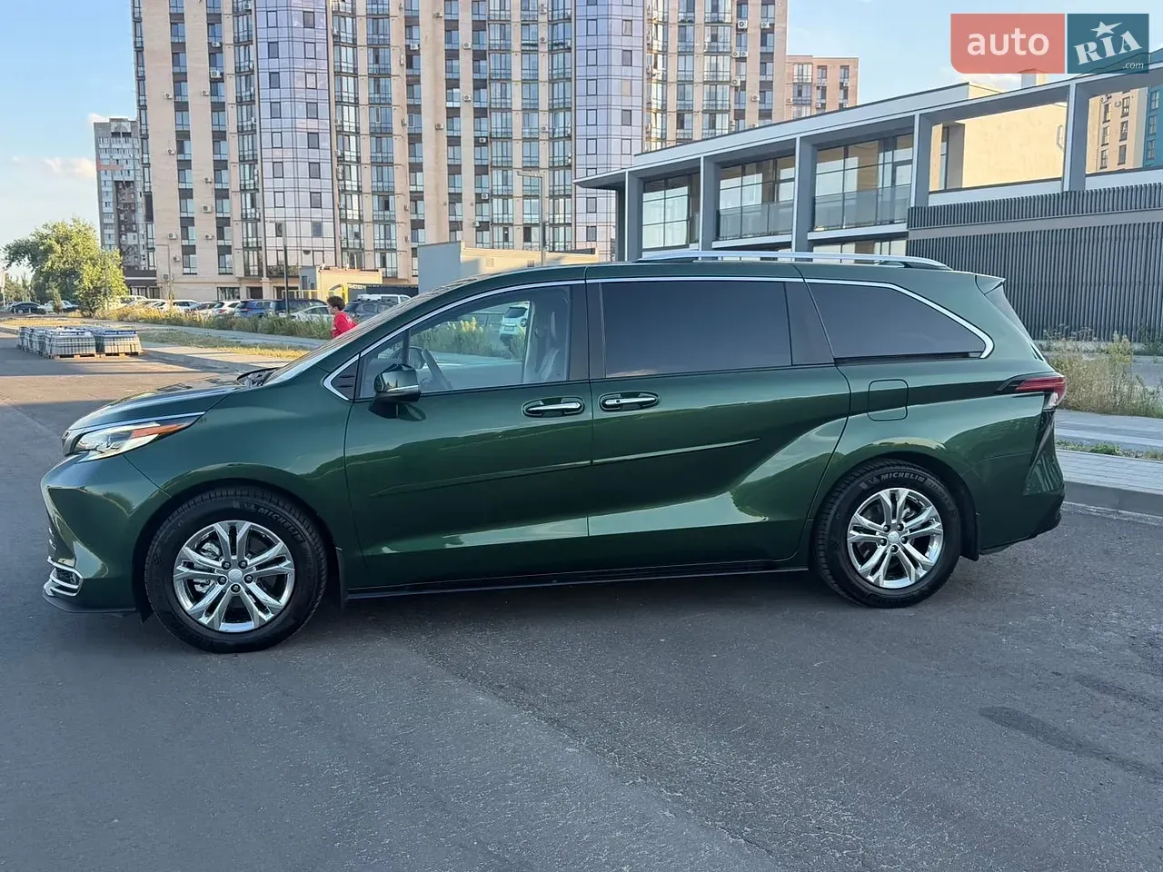 Toyota Sienna 2023 photo 3