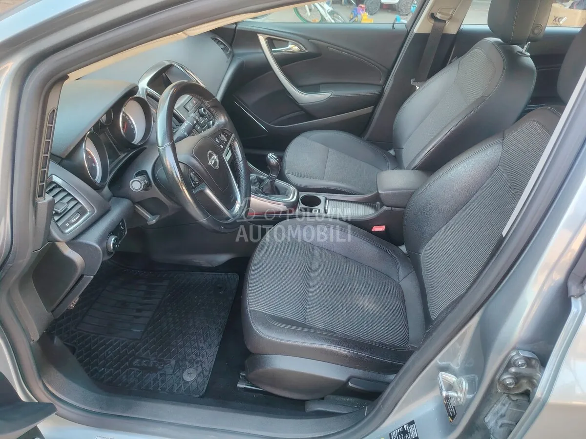 Opel Astra 2011 photo 5
