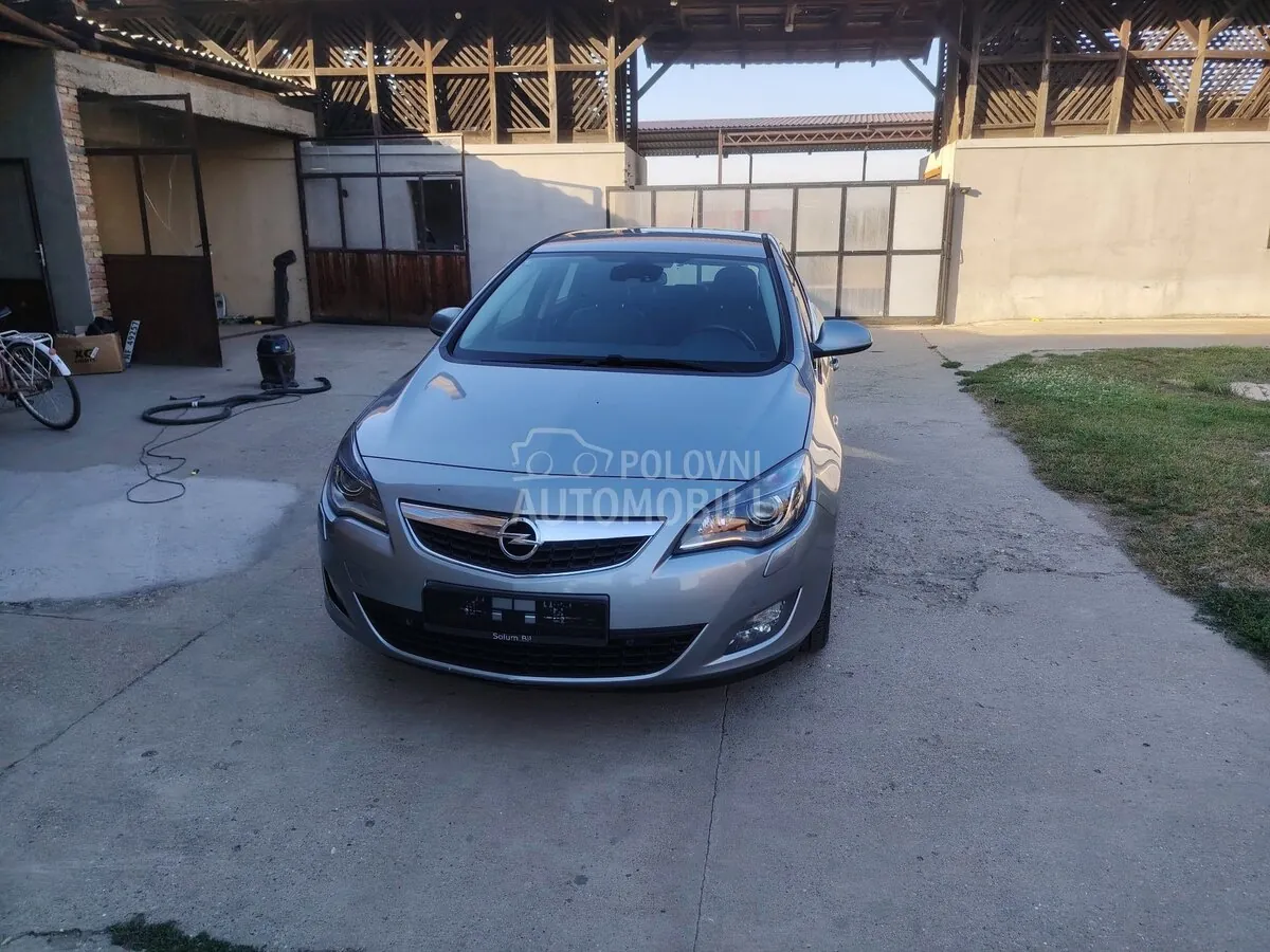 Opel Astra 2011 photo 3
