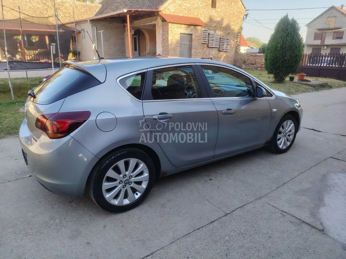 Opel Astra 2011 photo 4