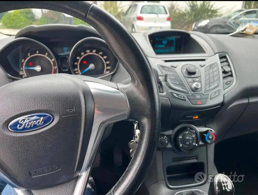 Ford Fiesta 2014 photo 2