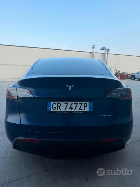 Tesla Model Y 2023 photo 2