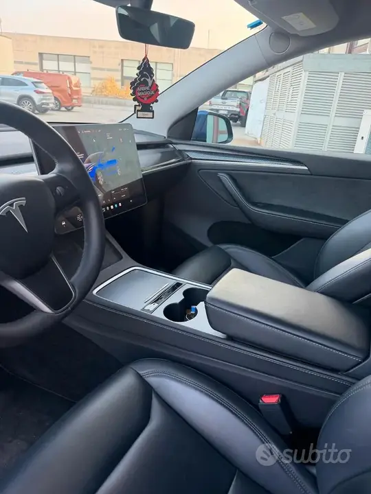 Tesla Model Y 2023 photo 5