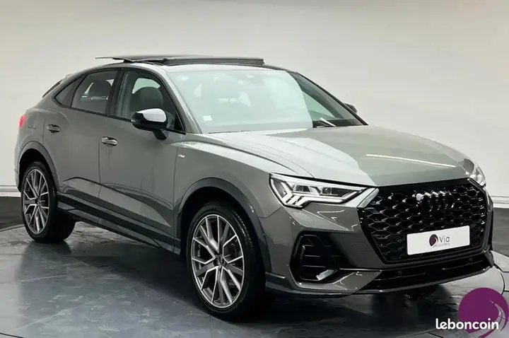 Audi Q3 2021 photo 2