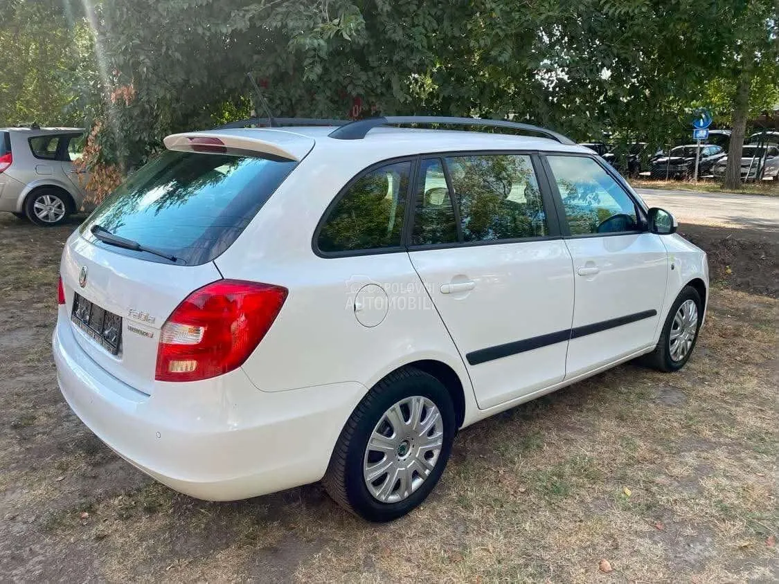 Skoda Fabia 2011 photo 5
