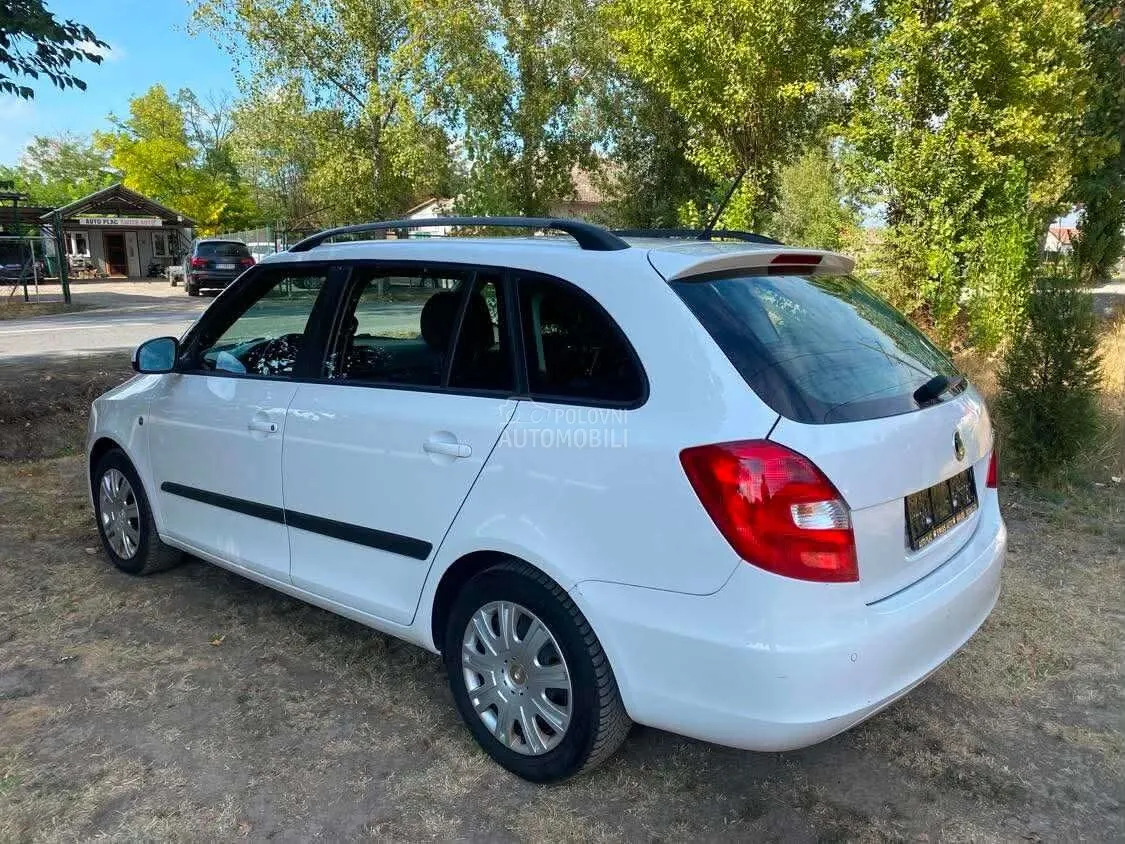 Skoda Fabia 2011 photo 4