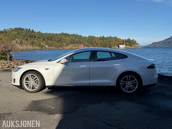 Tesla Model S 2014 photo 2