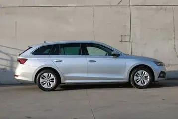 Skoda Octavia 2024 photo 2