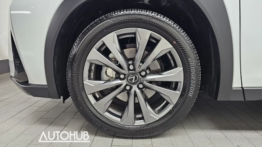 Lexus Ux 2025 photo 5