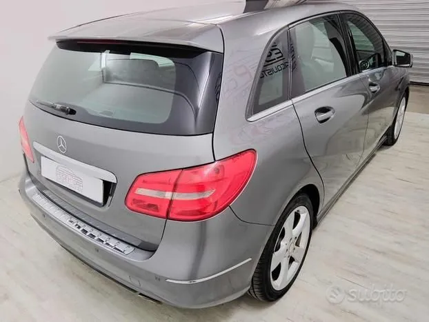 Mercedes-Benz B 180 2013 photo 3