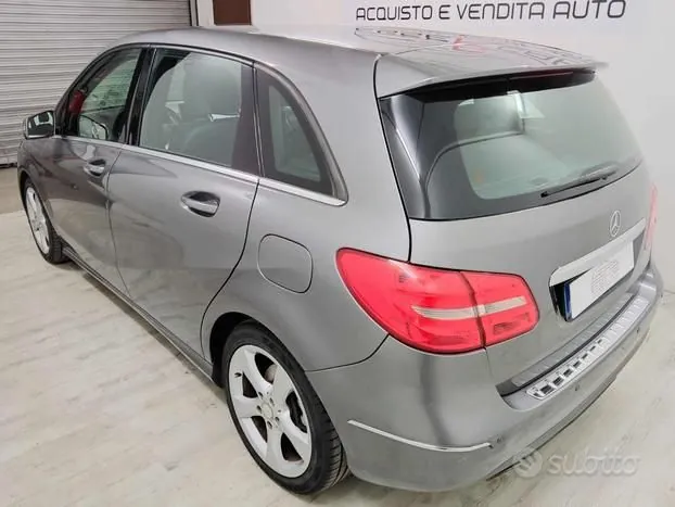 Mercedes-Benz B 180 2013 photo 4
