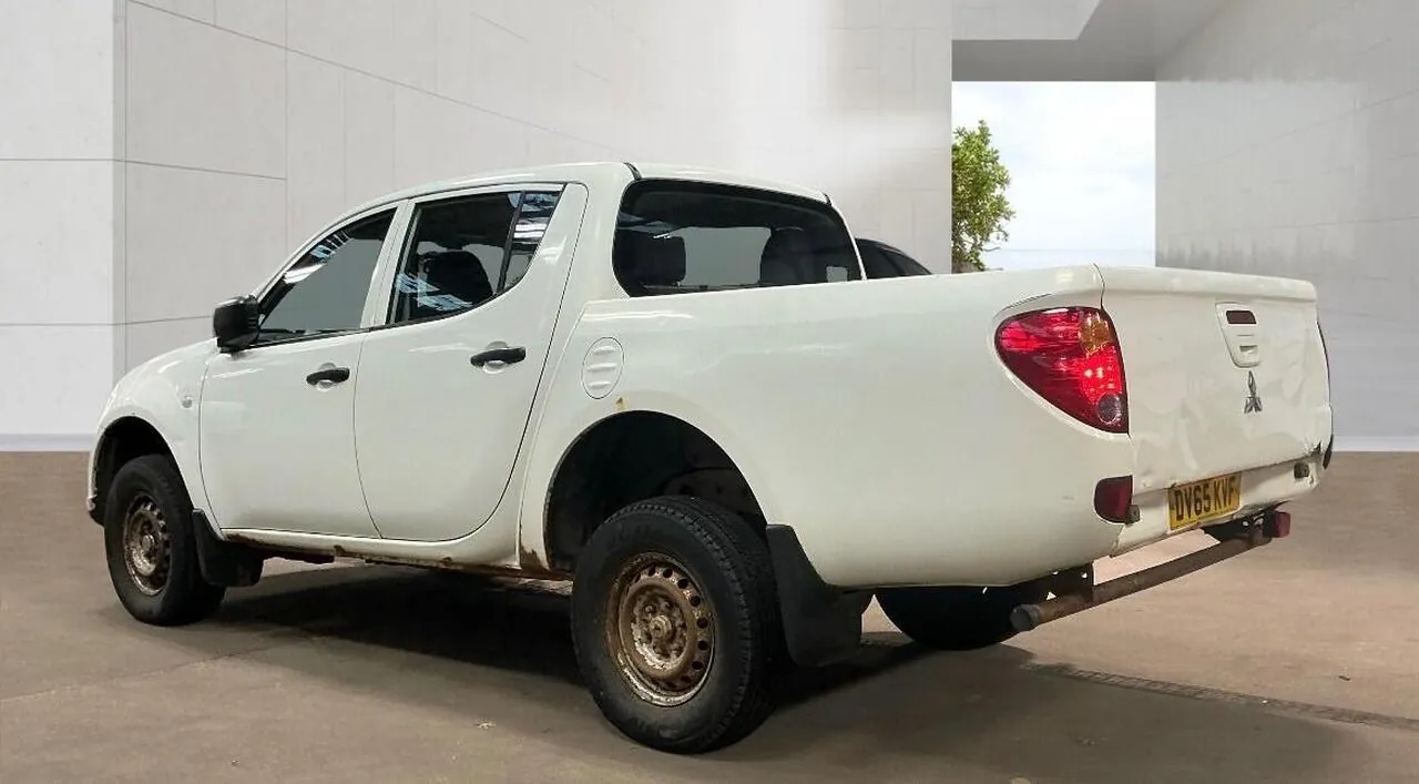 Mitsubishi L200 2015 photo 4