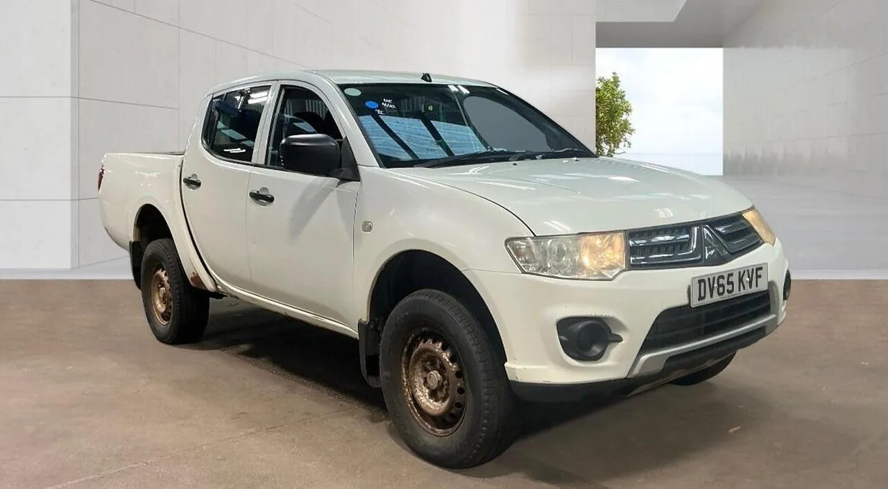 Mitsubishi L200 2015 photo 2