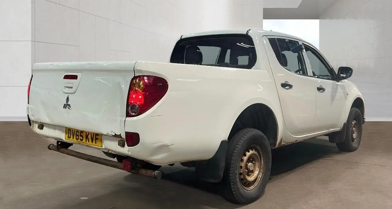 Mitsubishi L200 2015 photo 5