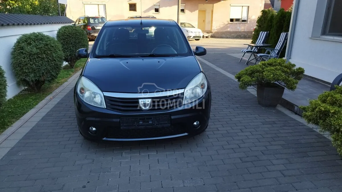 Dacia Sandero 2011 photo 2