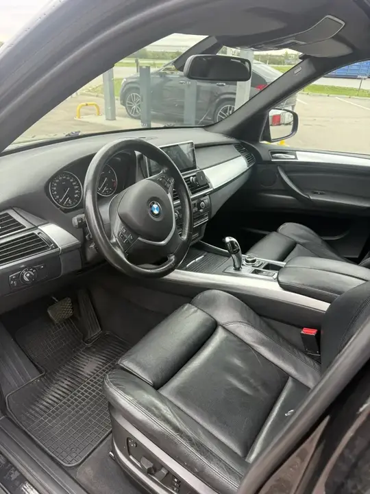 BMW X5 2010 photo 2