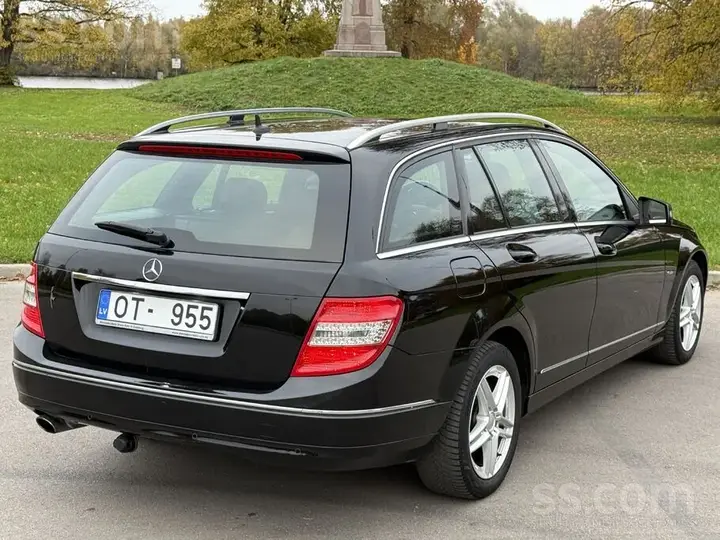 Mercedes-Benz C200 2010 photo 4