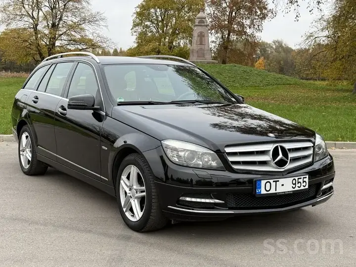 Mercedes-Benz C200 2010 photo 2