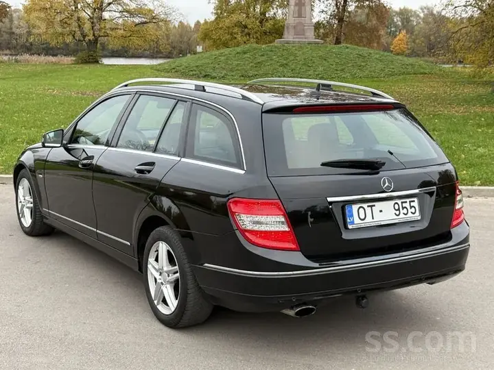 Mercedes-Benz C200 2010 photo 3