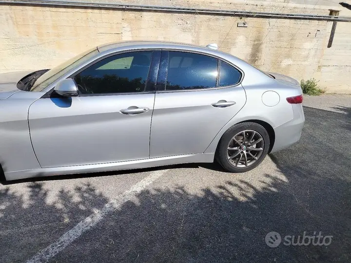 Alfa Romeo Giulia 2017 photo 4