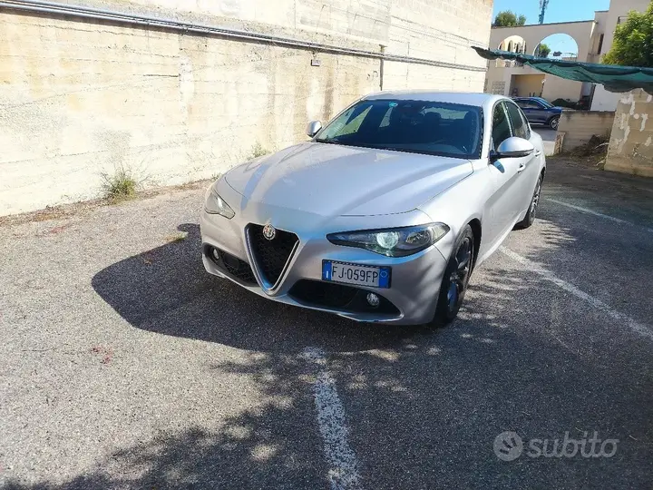 Alfa Romeo Giulia 2017 photo 2