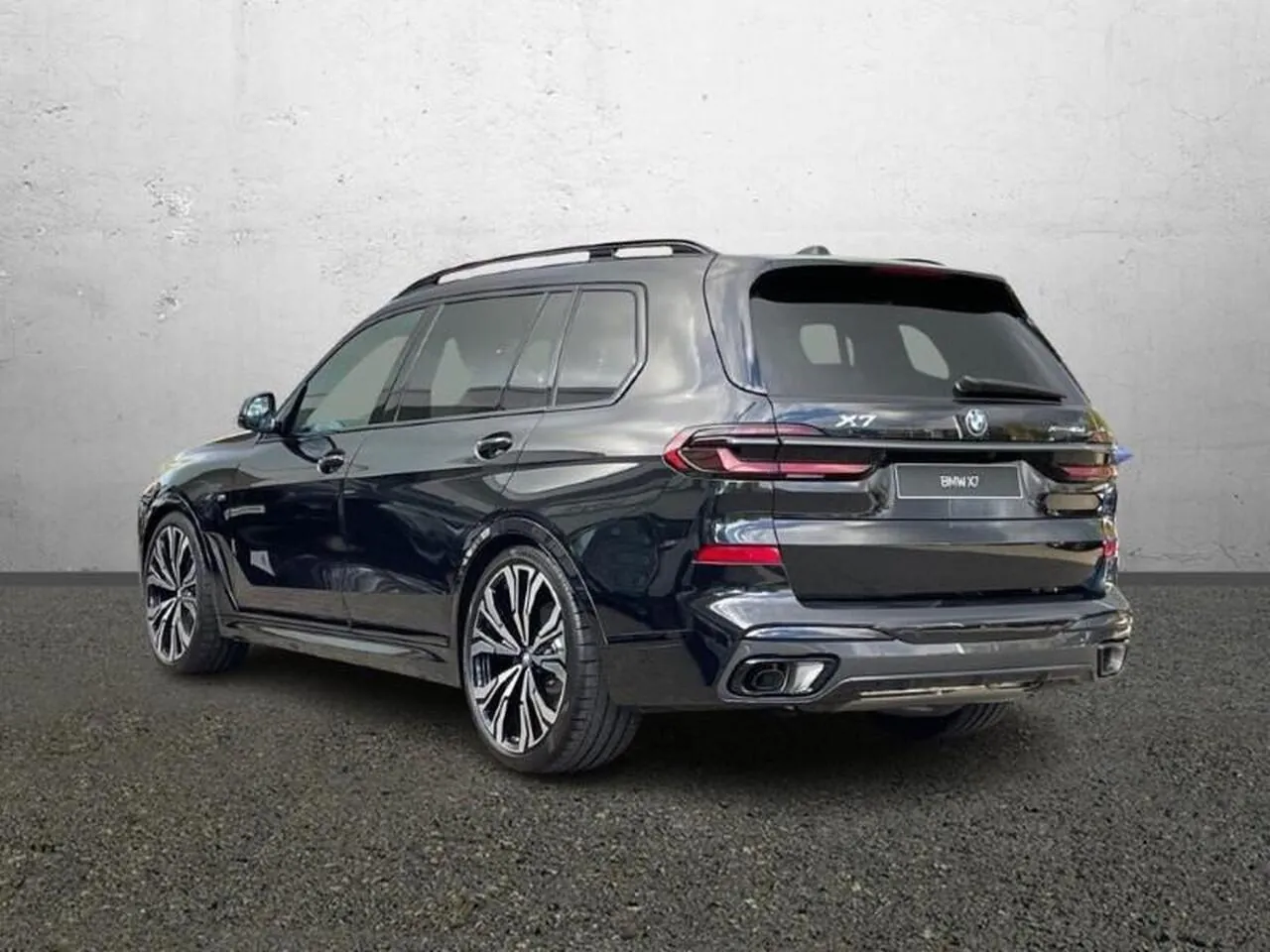 BMW X7 photo 2