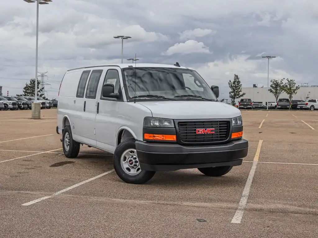 GMC Savana 2026 photo 2