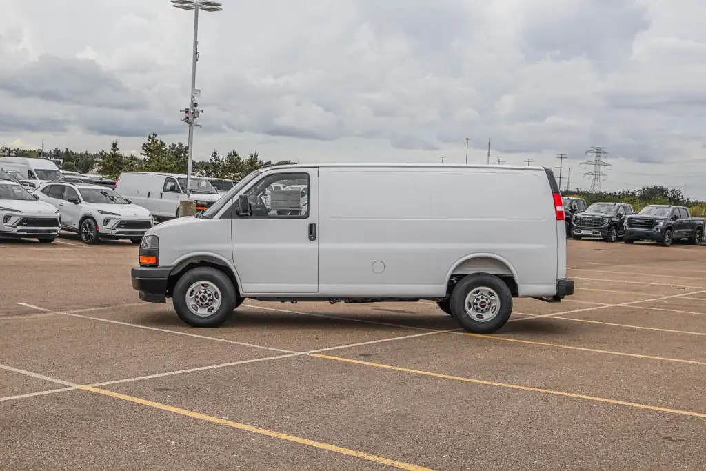 GMC Savana 2026 photo 5