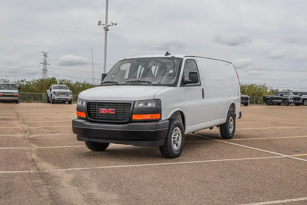 GMC Savana 2026 photo 4
