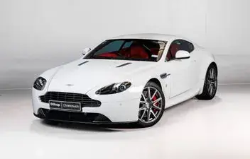 Aston Martin Vantage 2015 photo 2