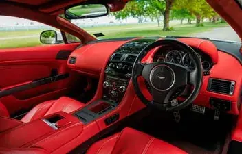 Aston Martin Vantage 2015 photo 4