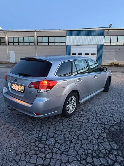 Subaru Legacy 2013 photo 2