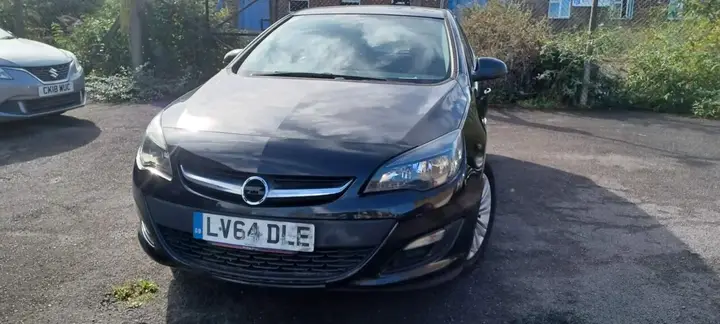 Vauxhall Astra 2014 photo 2
