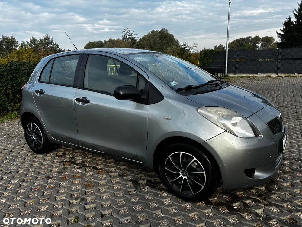 Toyota Yaris 2007 photo 2