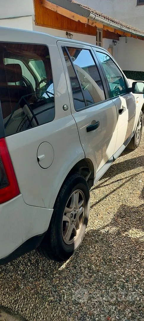 Land Rover Freelander 2 2008 photo 4