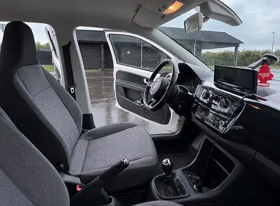 Volkswagen Up 2015 photo 5