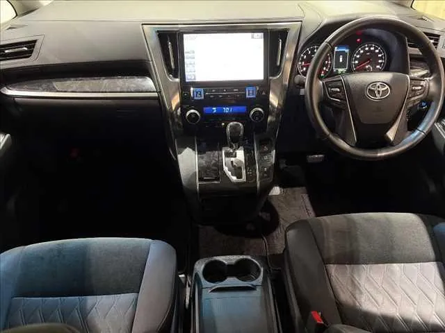 Toyota Alfardo 2018 photo 3