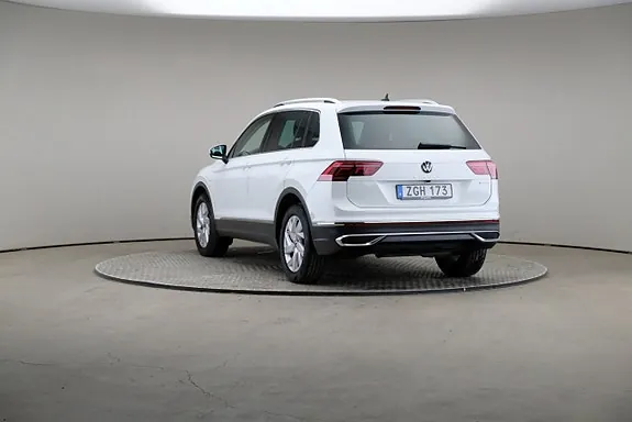 Volkswagen Tiguan 2024 photo 2