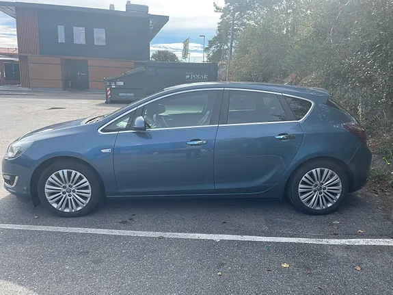 Opel Astra 2013 photo 2