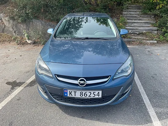 Opel Astra 2013 photo 3