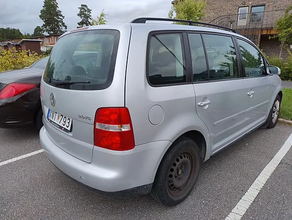 Volkswagen Touran 2006 photo 2