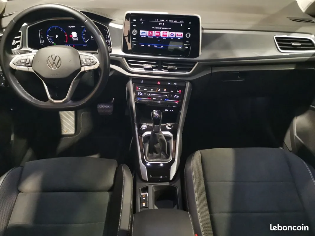 Volkswagen T-Roc 2023 photo 2