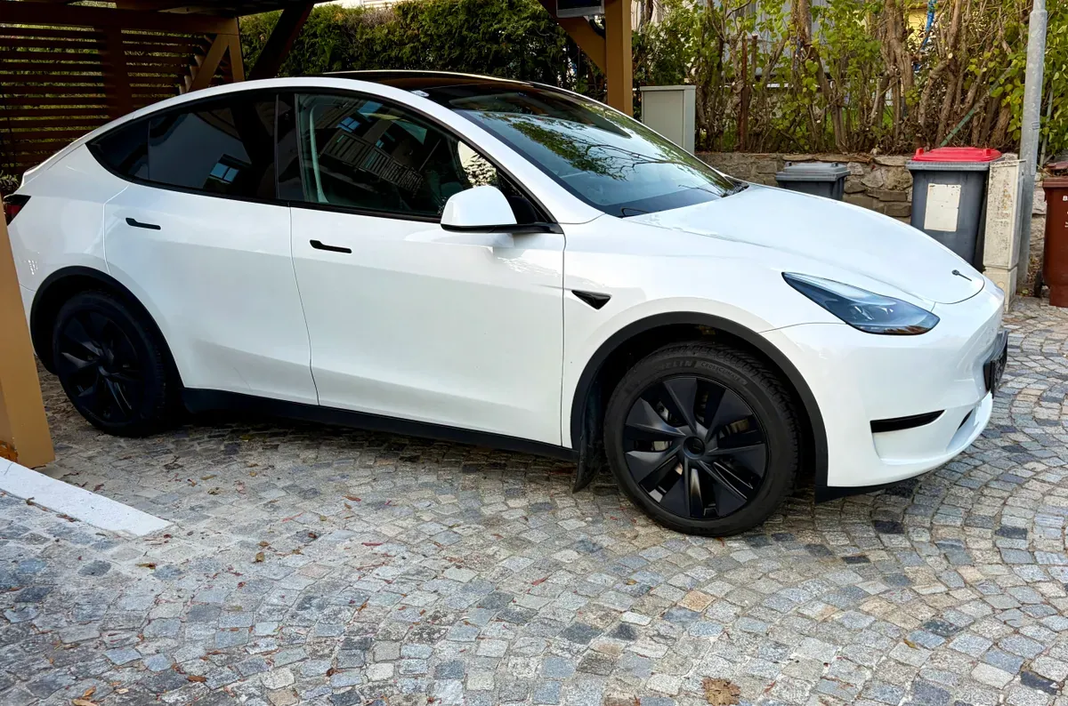 Tesla Model Y 2023 photo 3